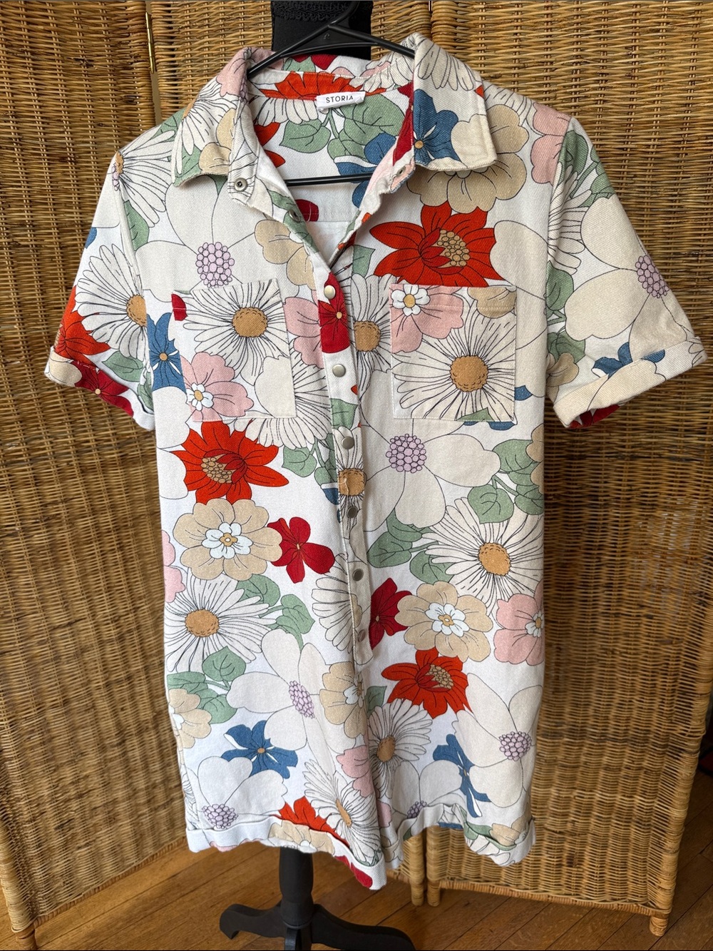 Storia denim Cream Floral Short-Sleeve Button Shirt with Red, Green & Blue